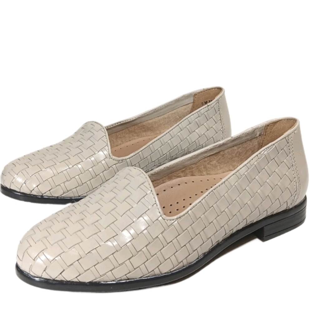 8.5Wide Trotters Liz Woven Leather Flats in Bone 90s